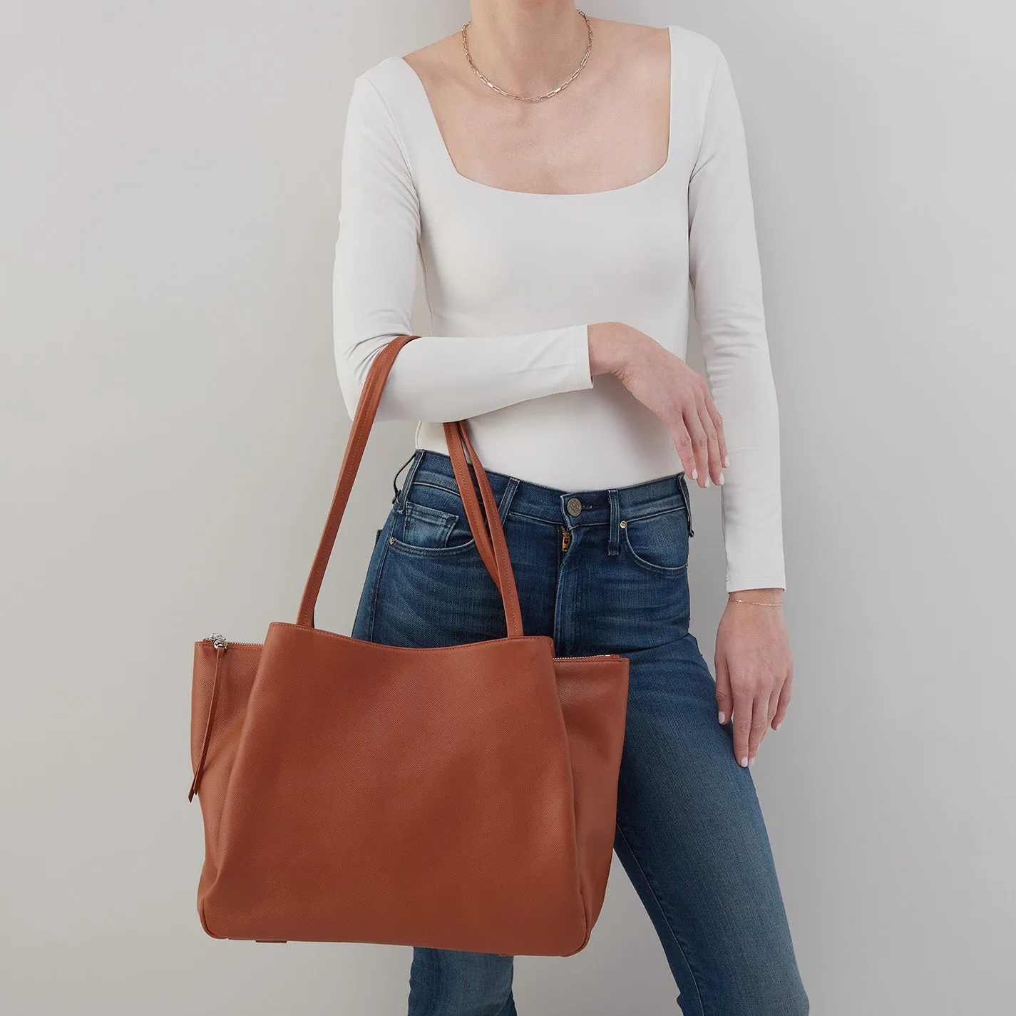 Essential Large Tote In Soft Saffiano Leather - Lion