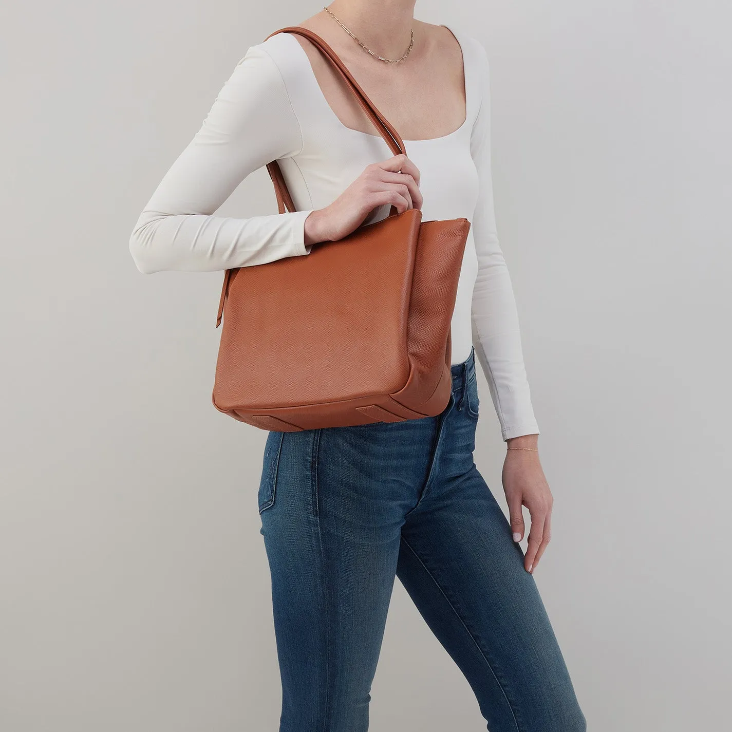 Essential Medium Tote In Soft Saffiano Leather - Lion